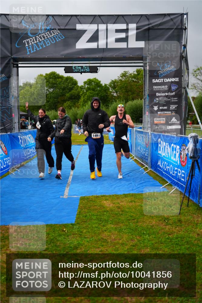 30.08.2026 - Elbe Triathlon Hamburg LAZAROV Photography http://msf.ph/oto/10041856 30.08.2026 16:24:58 Ziel  meine-sportfotos.de