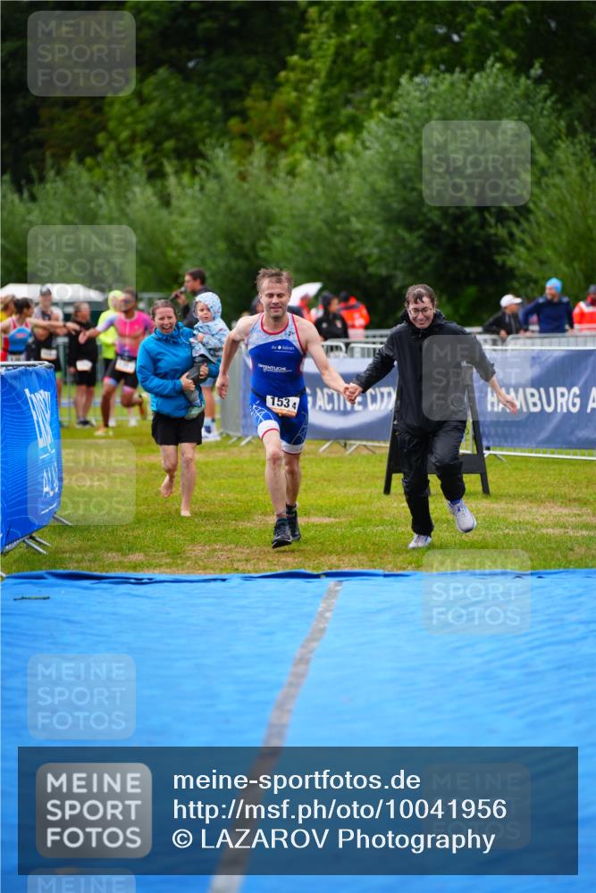30.08.2026 - Elbe Triathlon Hamburg LAZAROV Photography http://msf.ph/oto/10041956 30.08.2026 16:25:46 Ziel  meine-sportfotos.de