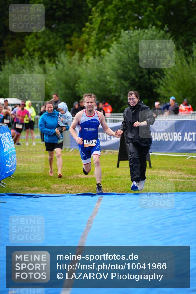 30.08.2026 - Elbe Triathlon Hamburg LAZAROV Photography http://msf.ph/oto/10041966 30.08.2026 16:25:46 Ziel  meine-sportfotos.de