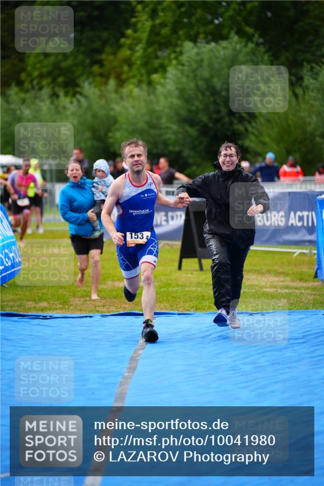 30.08.2026 - Elbe Triathlon Hamburg LAZAROV Photography http://msf.ph/oto/10041980 30.08.2026 16:25:47 Ziel  meine-sportfotos.de