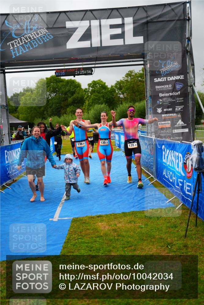 30.08.2026 - Elbe Triathlon Hamburg LAZAROV Photography http://msf.ph/oto/10042034 30.08.2026 16:25:54 Ziel  meine-sportfotos.de