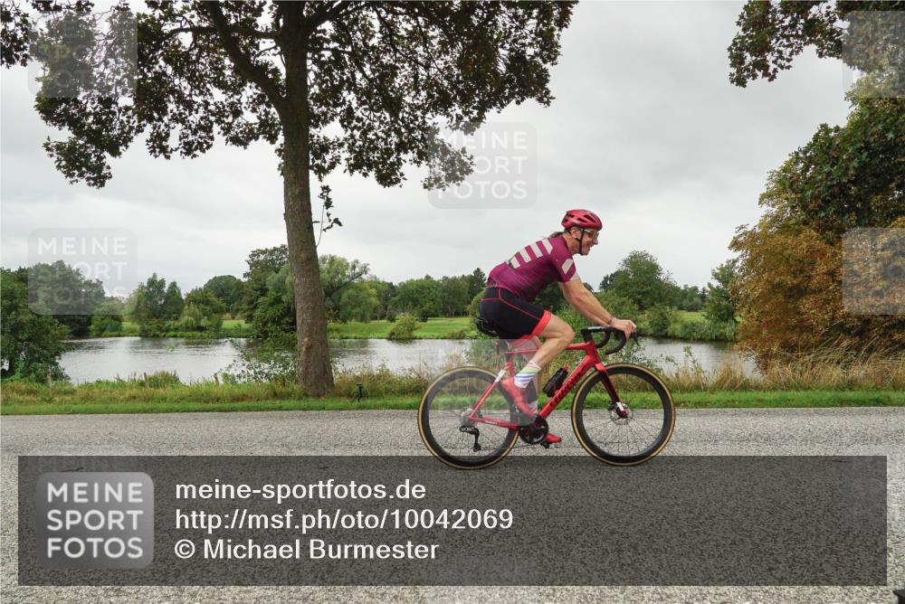 30.08.2026 - Elbe Triathlon Hamburg Michael Burmester http://msf.ph/oto/10042069 30.08.2026 12:19:27 Radfahren  meine-sportfotos.de