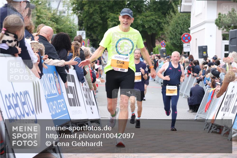 30.08.2026 - Blankeneser Heldenlauf Lena Gebhardt http://msf.ph/oto/10042097 30.08.2026 11:47:36 Ziel 2023, 2050, 2088, 2641 meine-sportfotos.de
