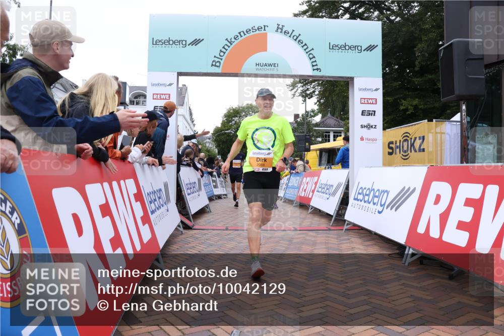 30.08.2026 - Blankeneser Heldenlauf Lena Gebhardt http://msf.ph/oto/10042129 30.08.2026 11:47:39 Ziel 2023, 2050, 2088, 2641, 2710 meine-sportfotos.de
