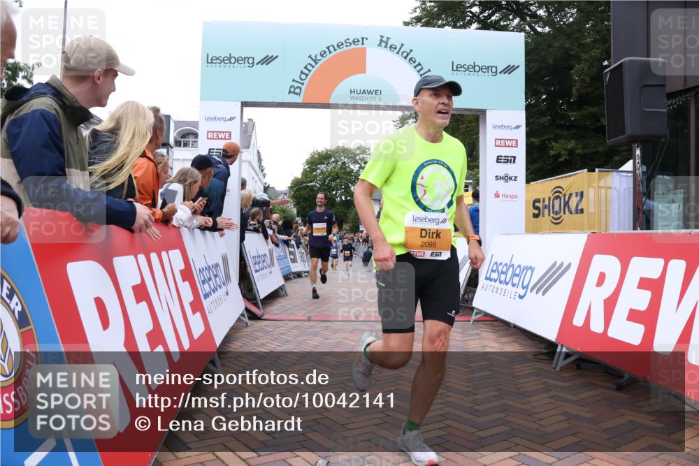 30.08.2026 - Blankeneser Heldenlauf Lena Gebhardt http://msf.ph/oto/10042141 30.08.2026 11:47:39 Ziel 2023, 2050, 2088, 2641, 2710 meine-sportfotos.de