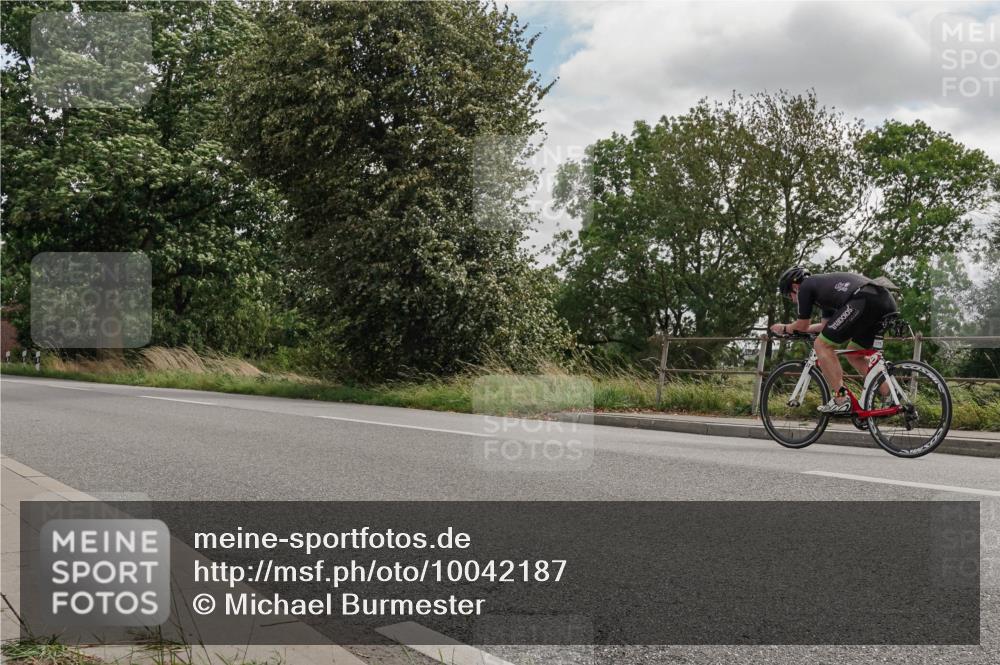 30.08.2026 - Elbe Triathlon Hamburg Michael Burmester http://msf.ph/oto/10042187 30.08.2026 14:42:46 Radfahren  meine-sportfotos.de