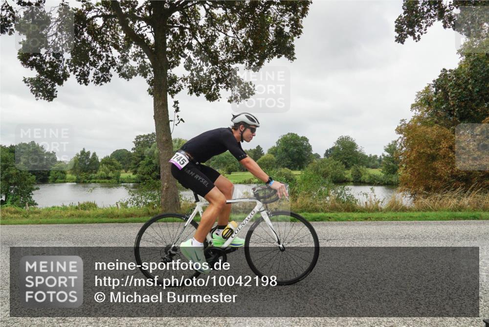 30.08.2026 - Elbe Triathlon Hamburg Michael Burmester http://msf.ph/oto/10042198 30.08.2026 12:28:08 Radfahren 1745, 1748 meine-sportfotos.de