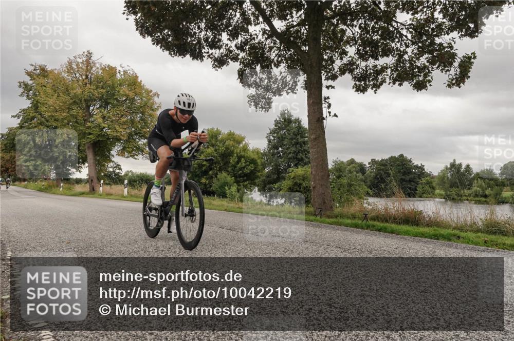30.08.2026 - Elbe Triathlon Hamburg Michael Burmester http://msf.ph/oto/10042219 30.08.2026 09:12:46 Radfahren 202, 222, 271, 481 meine-sportfotos.de