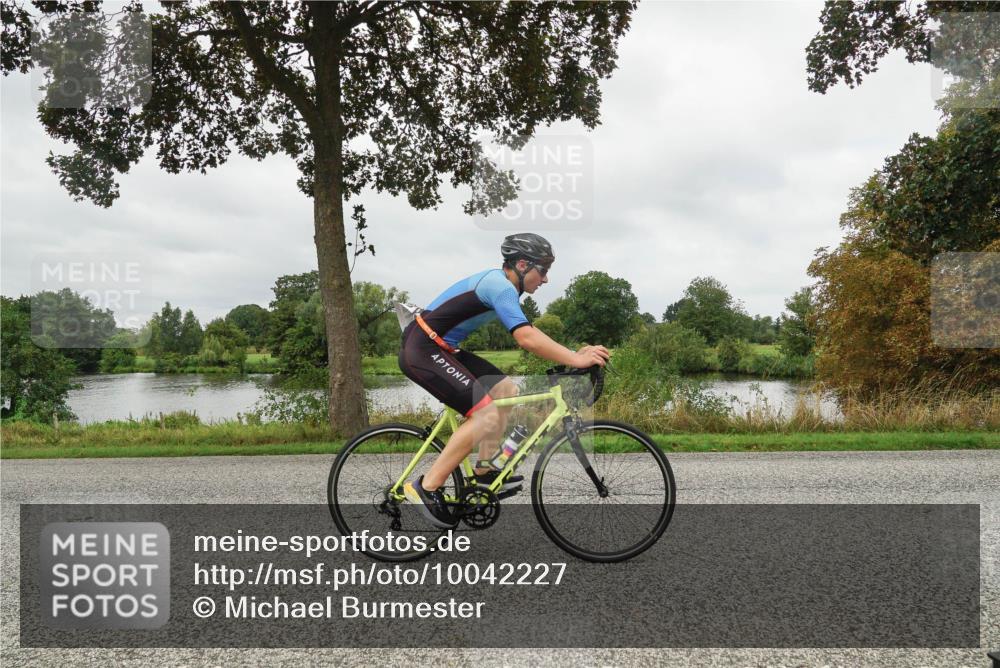 30.08.2026 - Elbe Triathlon Hamburg Michael Burmester http://msf.ph/oto/10042227 30.08.2026 12:29:26 Radfahren 1722, 1734 meine-sportfotos.de