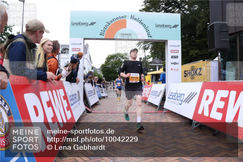 30.08.2026 - Blankeneser Heldenlauf Lena Gebhardt http://msf.ph/oto/10042229 30.08.2026 11:47:43 Ziel 2022, 2023, 2088, 2641, 2710 meine-sportfotos.de