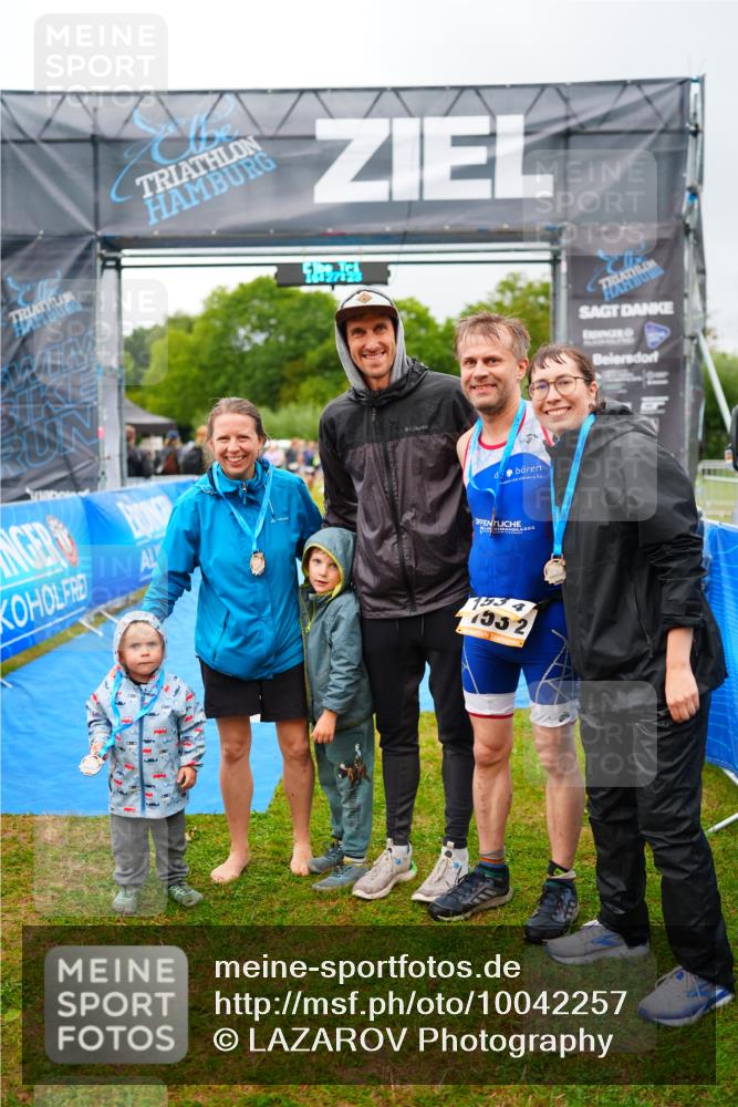 30.08.2026 - Elbe Triathlon Hamburg LAZAROV Photography http://msf.ph/oto/10042257 30.08.2026 16:27:23 Ziel  meine-sportfotos.de