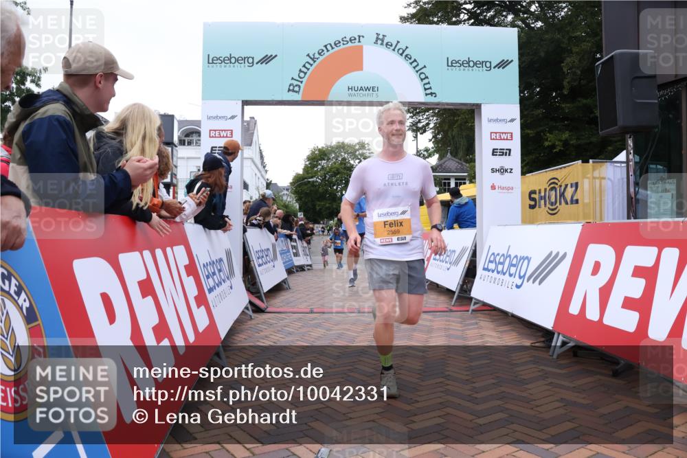 30.08.2026 - Blankeneser Heldenlauf Lena Gebhardt http://msf.ph/oto/10042331 30.08.2026 11:47:50 Ziel 2022, 2559, 2710, 2752 meine-sportfotos.de
