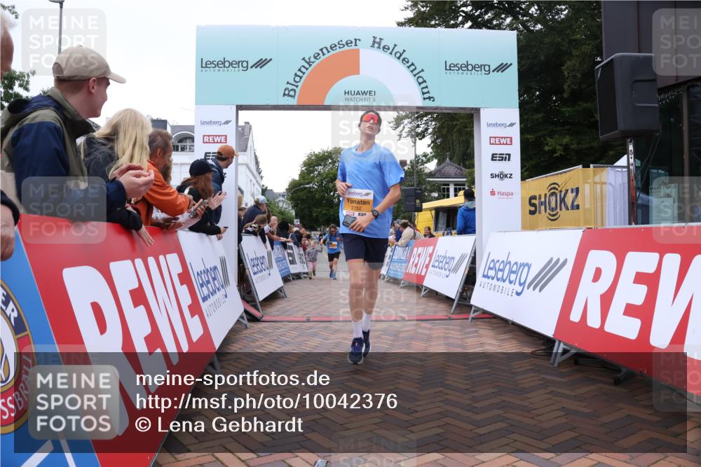 30.08.2026 - Blankeneser Heldenlauf Lena Gebhardt http://msf.ph/oto/10042376 30.08.2026 11:47:51 Ziel 2022, 2165, 2559, 2710, 2752 meine-sportfotos.de