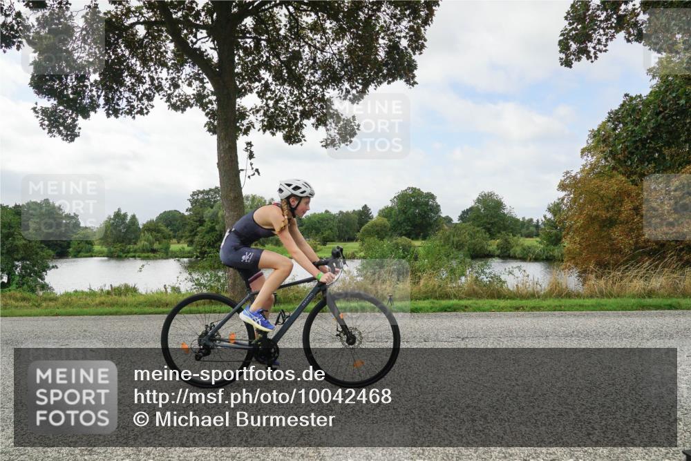 30.08.2026 - Elbe Triathlon Hamburg Michael Burmester http://msf.ph/oto/10042468 30.08.2026 12:42:45 Radfahren 1807, 1811, 1829 meine-sportfotos.de