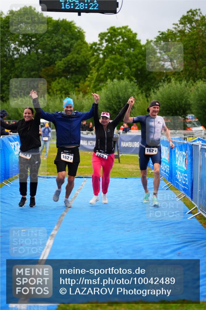 30.08.2026 - Elbe Triathlon Hamburg LAZAROV Photography http://msf.ph/oto/10042489 30.08.2026 16:28:21 Ziel  meine-sportfotos.de