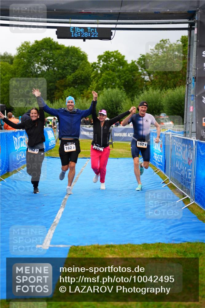 30.08.2026 - Elbe Triathlon Hamburg LAZAROV Photography http://msf.ph/oto/10042495 30.08.2026 16:28:21 Ziel  meine-sportfotos.de