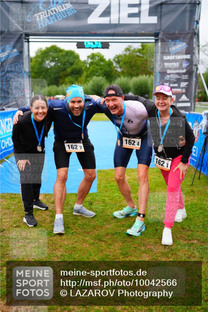 30.08.2026 - Elbe Triathlon Hamburg LAZAROV Photography http://msf.ph/oto/10042566 30.08.2026 16:28:45 Ziel  meine-sportfotos.de
