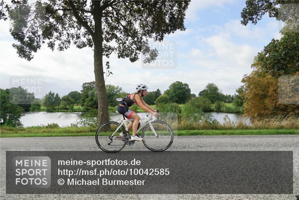 30.08.2026 - Elbe Triathlon Hamburg Michael Burmester http://msf.ph/oto/10042585 30.08.2026 12:45:18 Radfahren 1821 meine-sportfotos.de
