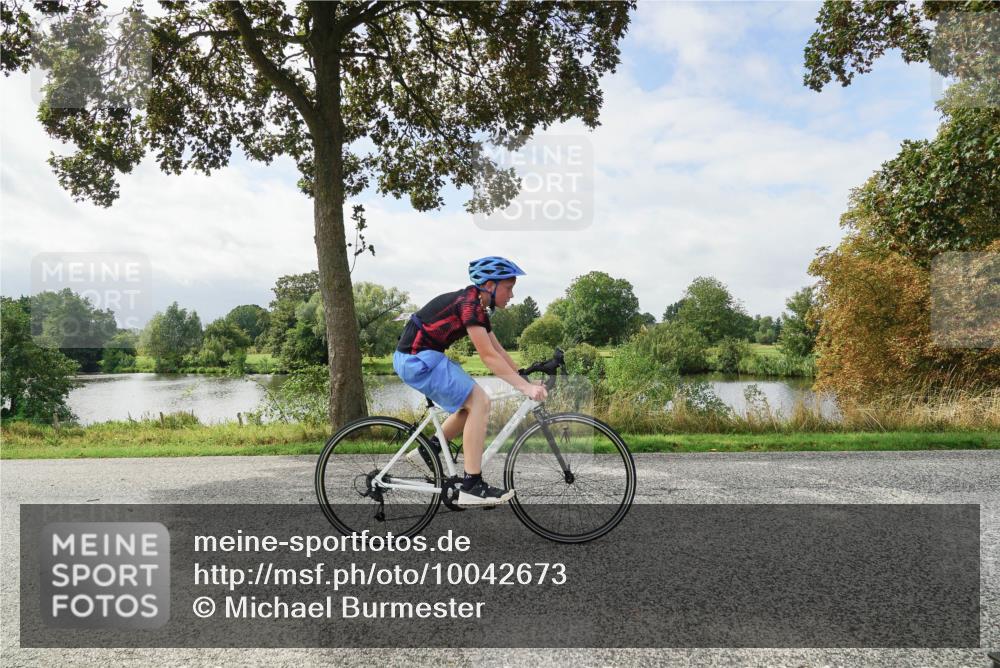 30.08.2026 - Elbe Triathlon Hamburg Michael Burmester http://msf.ph/oto/10042673 30.08.2026 12:48:07 Radfahren 1800 meine-sportfotos.de