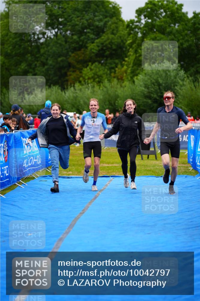 30.08.2026 - Elbe Triathlon Hamburg LAZAROV Photography http://msf.ph/oto/10042797 30.08.2026 16:31:03 Ziel  meine-sportfotos.de