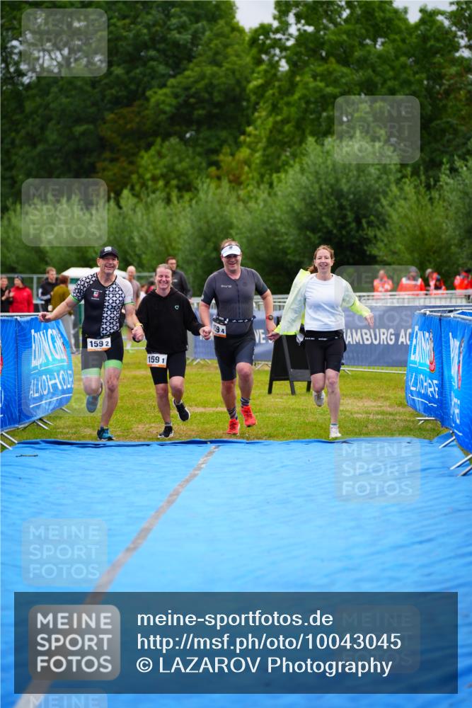 30.08.2026 - Elbe Triathlon Hamburg LAZAROV Photography http://msf.ph/oto/10043045 30.08.2026 16:32:26 Ziel  meine-sportfotos.de