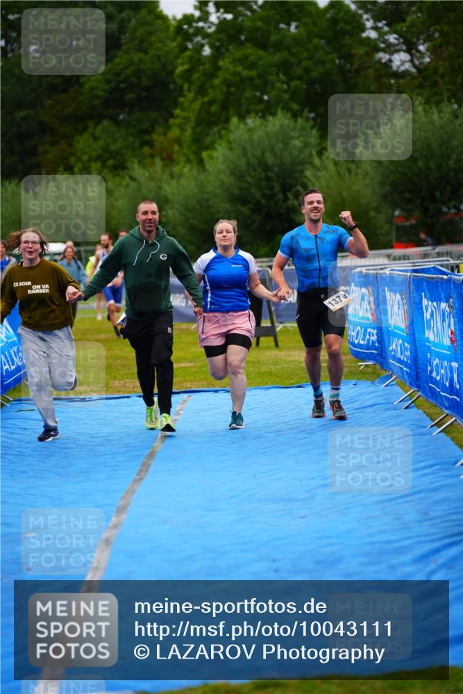 30.08.2026 - Elbe Triathlon Hamburg LAZAROV Photography http://msf.ph/oto/10043111 30.08.2026 16:33:39 Ziel  meine-sportfotos.de