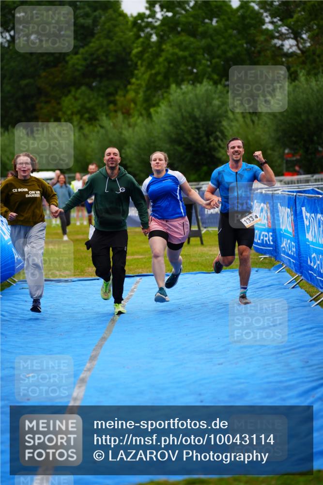 30.08.2026 - Elbe Triathlon Hamburg LAZAROV Photography http://msf.ph/oto/10043114 30.08.2026 16:33:39 Ziel  meine-sportfotos.de