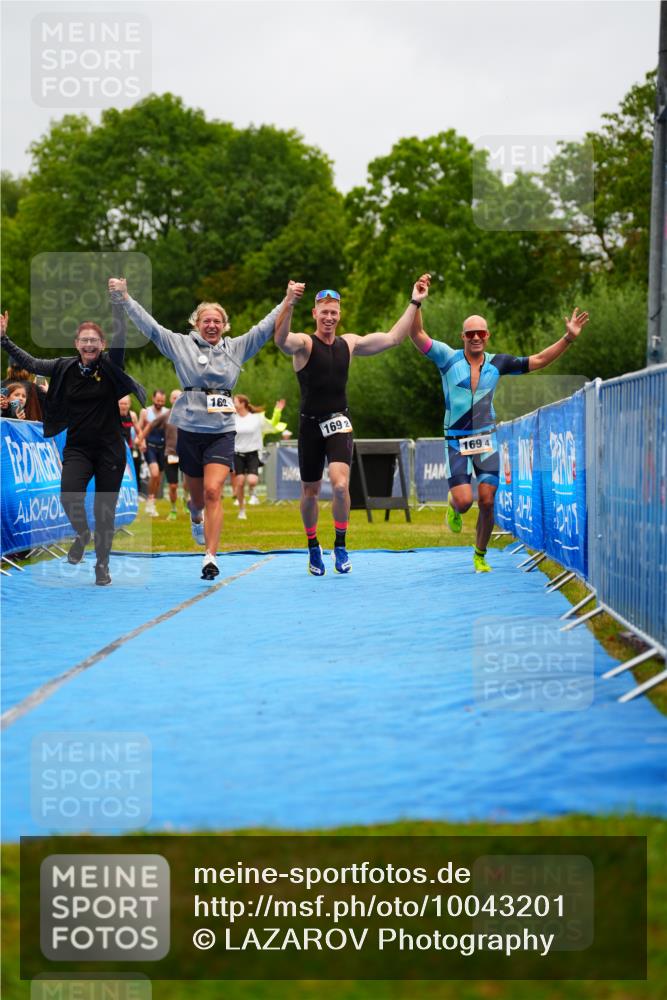 30.08.2026 - Elbe Triathlon Hamburg LAZAROV Photography http://msf.ph/oto/10043201 30.08.2026 16:34:27 Ziel  meine-sportfotos.de