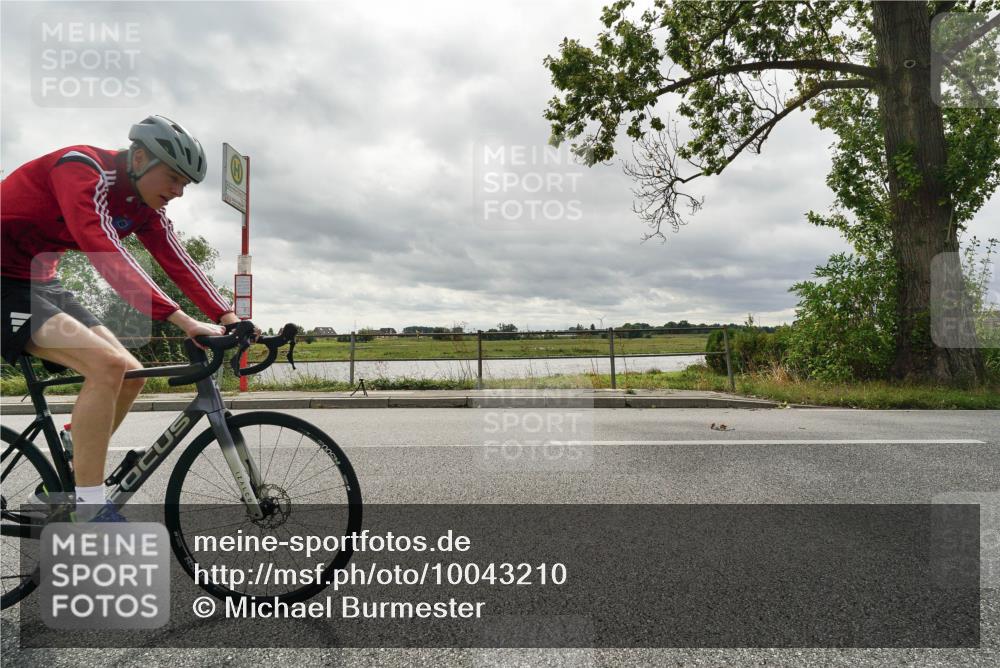 30.08.2026 - Elbe Triathlon Hamburg Michael Burmester http://msf.ph/oto/10043210 30.08.2026 13:48:05 Radfahren  meine-sportfotos.de
