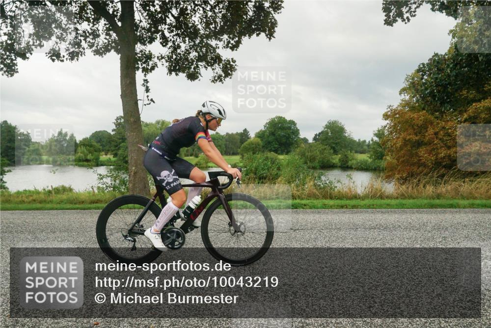 30.08.2026 - Elbe Triathlon Hamburg Michael Burmester http://msf.ph/oto/10043219 30.08.2026 09:00:51 Radfahren 297, 343, 384, 393 meine-sportfotos.de