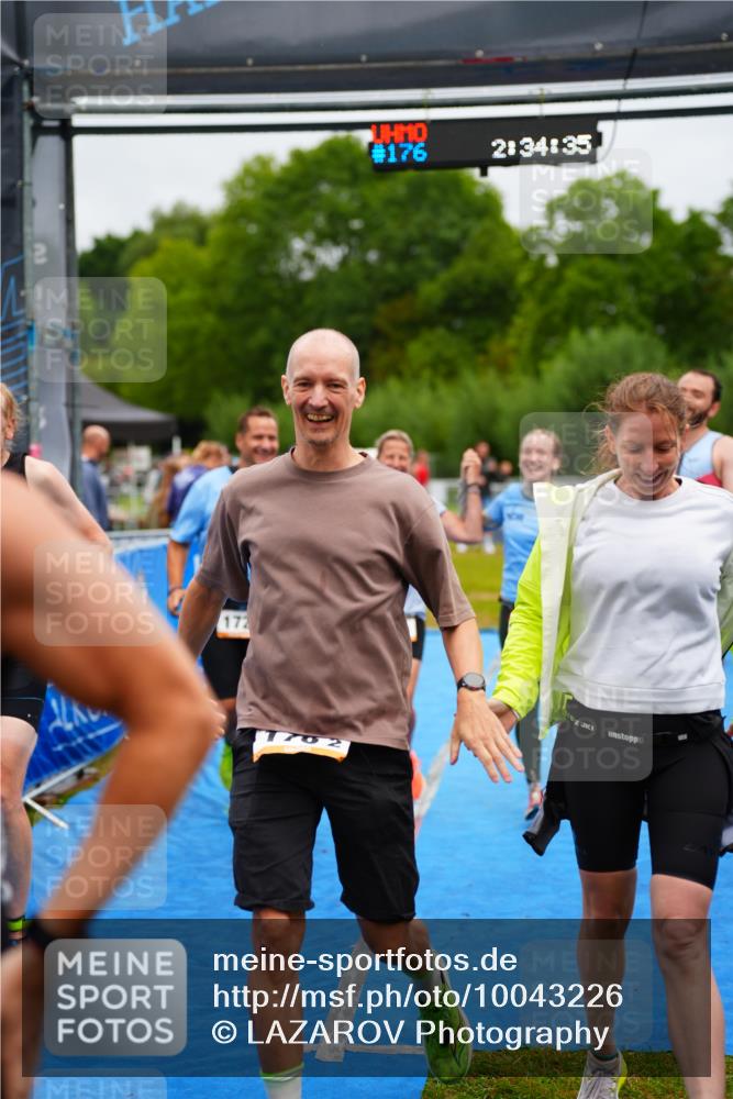 30.08.2026 - Elbe Triathlon Hamburg LAZAROV Photography http://msf.ph/oto/10043226 30.08.2026 16:34:35 Ziel  meine-sportfotos.de