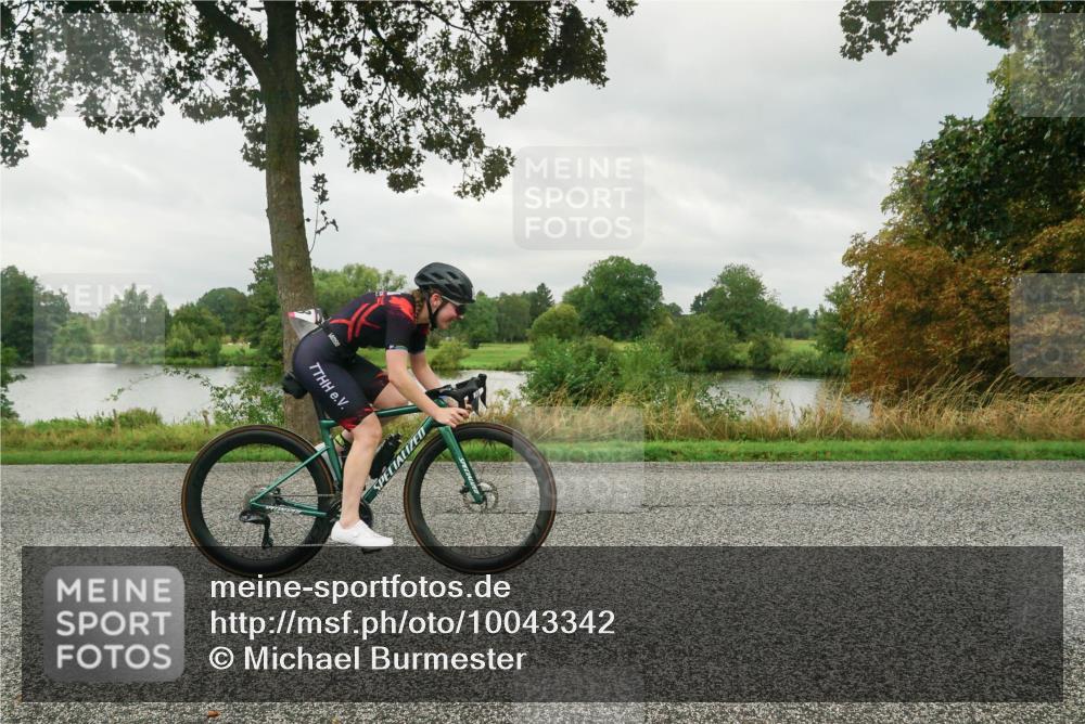 30.08.2026 - Elbe Triathlon Hamburg Michael Burmester http://msf.ph/oto/10043342 30.08.2026 09:01:57 Radfahren 212, 281, 319, 358 meine-sportfotos.de