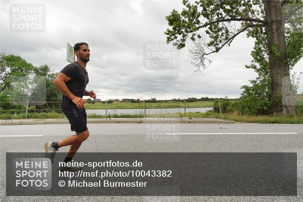 30.08.2026 - Elbe Triathlon Hamburg Michael Burmester http://msf.ph/oto/10043382 30.08.2026 14:02:35 Radfahren  meine-sportfotos.de