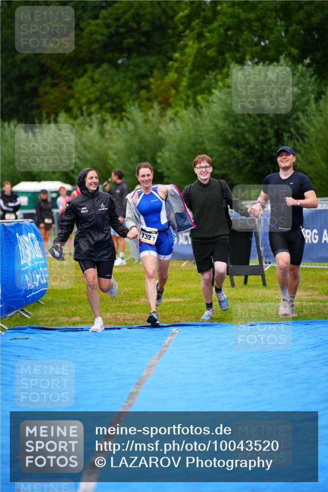 30.08.2026 - Elbe Triathlon Hamburg LAZAROV Photography http://msf.ph/oto/10043520 30.08.2026 16:37:23 Ziel  meine-sportfotos.de