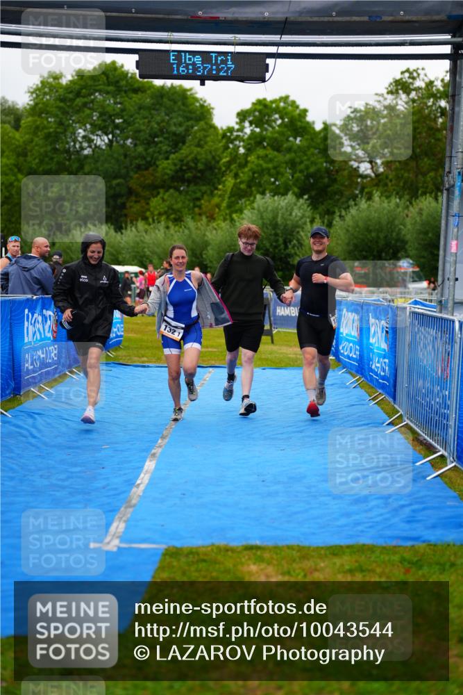 30.08.2026 - Elbe Triathlon Hamburg LAZAROV Photography http://msf.ph/oto/10043544 30.08.2026 16:37:26 Ziel  meine-sportfotos.de
