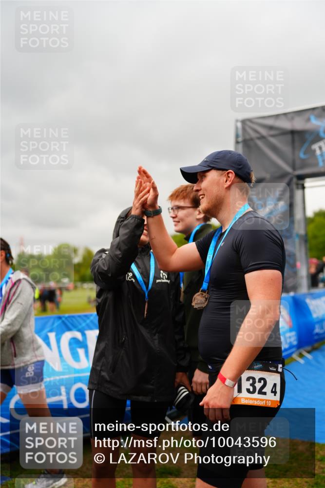 30.08.2026 - Elbe Triathlon Hamburg LAZAROV Photography http://msf.ph/oto/10043596 30.08.2026 16:37:55 Ziel  meine-sportfotos.de