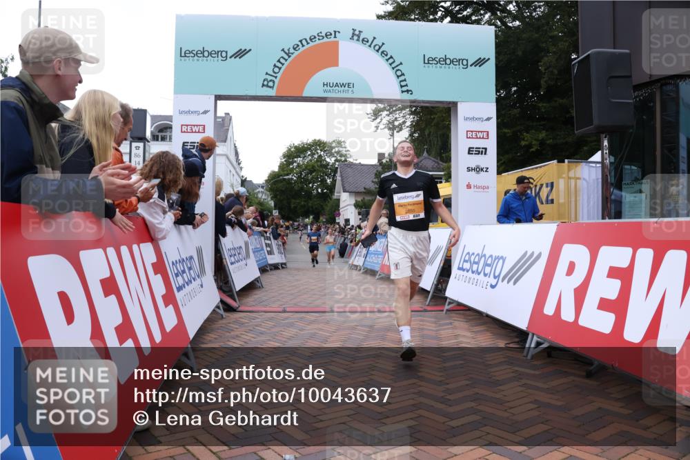 30.08.2026 - Blankeneser Heldenlauf Lena Gebhardt http://msf.ph/oto/10043637 30.08.2026 11:49:23 Ziel 2258, 2555, 2599, 2624, 2879, 2955 meine-sportfotos.de