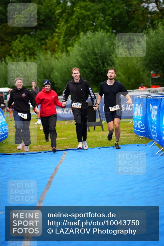 30.08.2026 - Elbe Triathlon Hamburg LAZAROV Photography http://msf.ph/oto/10043750 30.08.2026 16:38:59 Ziel  meine-sportfotos.de