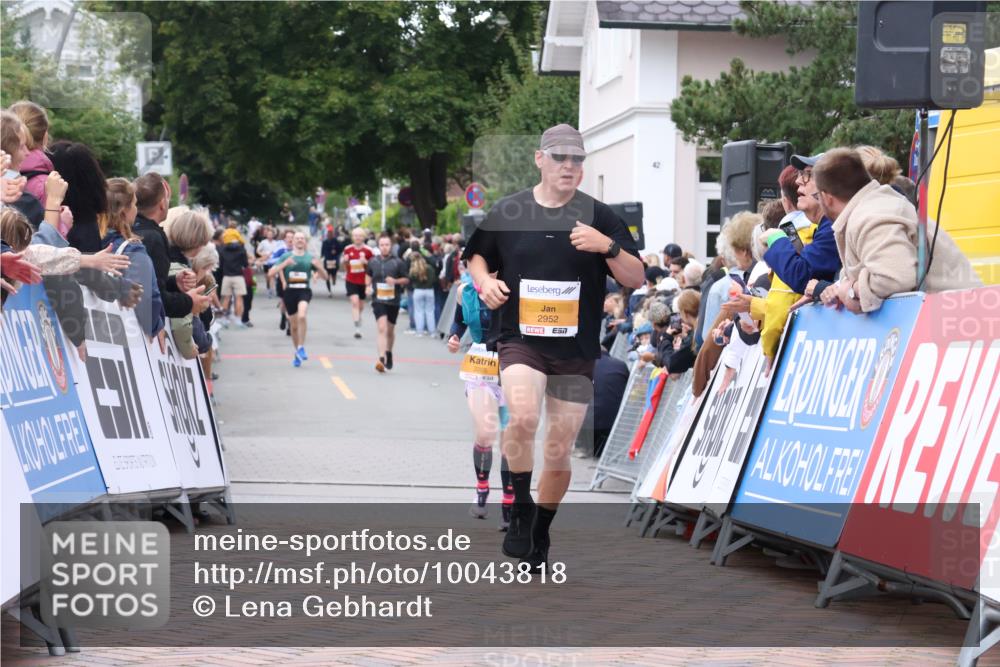 30.08.2026 - Blankeneser Heldenlauf Lena Gebhardt http://msf.ph/oto/10043818 30.08.2026 11:49:34 Ziel 2205, 2232, 2624, 2952, 2955 meine-sportfotos.de