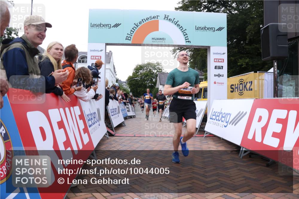 30.08.2026 - Blankeneser Heldenlauf Lena Gebhardt http://msf.ph/oto/10044005 30.08.2026 11:49:44 Ziel 2205, 2261, 2267, 2657, 2721, 2960 meine-sportfotos.de