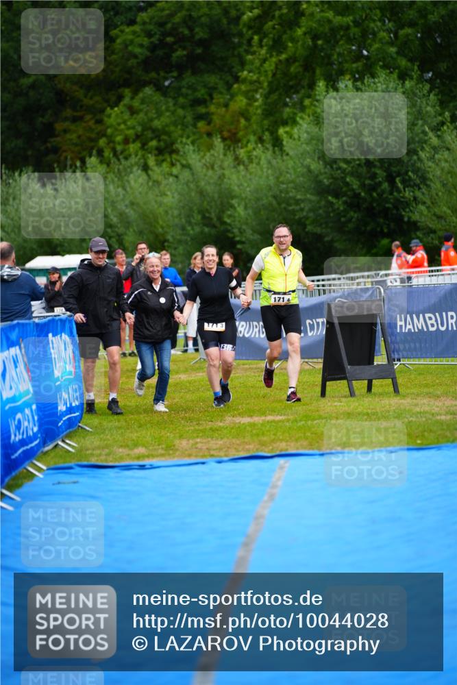 30.08.2026 - Elbe Triathlon Hamburg LAZAROV Photography http://msf.ph/oto/10044028 30.08.2026 16:40:24 Ziel  meine-sportfotos.de