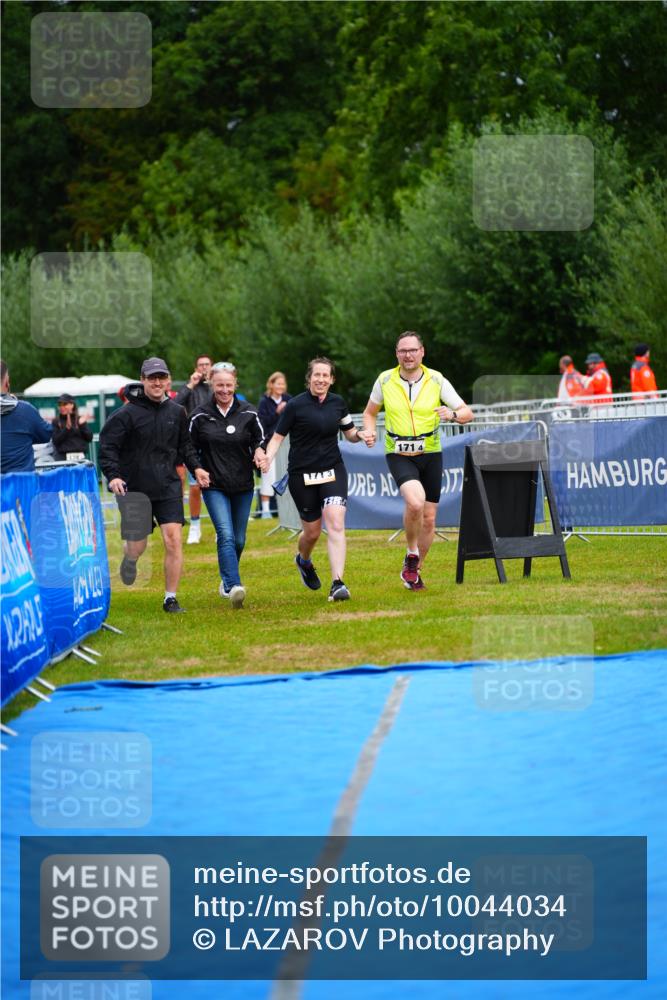 30.08.2026 - Elbe Triathlon Hamburg LAZAROV Photography http://msf.ph/oto/10044034 30.08.2026 16:40:24 Ziel  meine-sportfotos.de