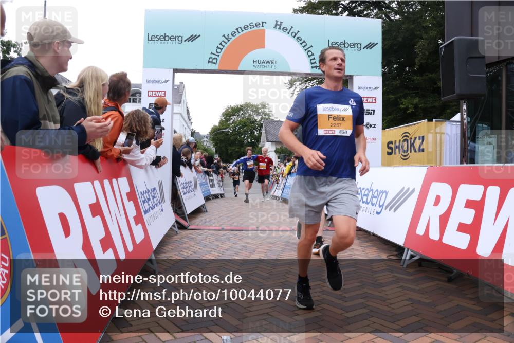 30.08.2026 - Blankeneser Heldenlauf Lena Gebhardt http://msf.ph/oto/10044077 30.08.2026 11:49:46 Ziel 2261, 2267, 2657, 2721, 2960 meine-sportfotos.de