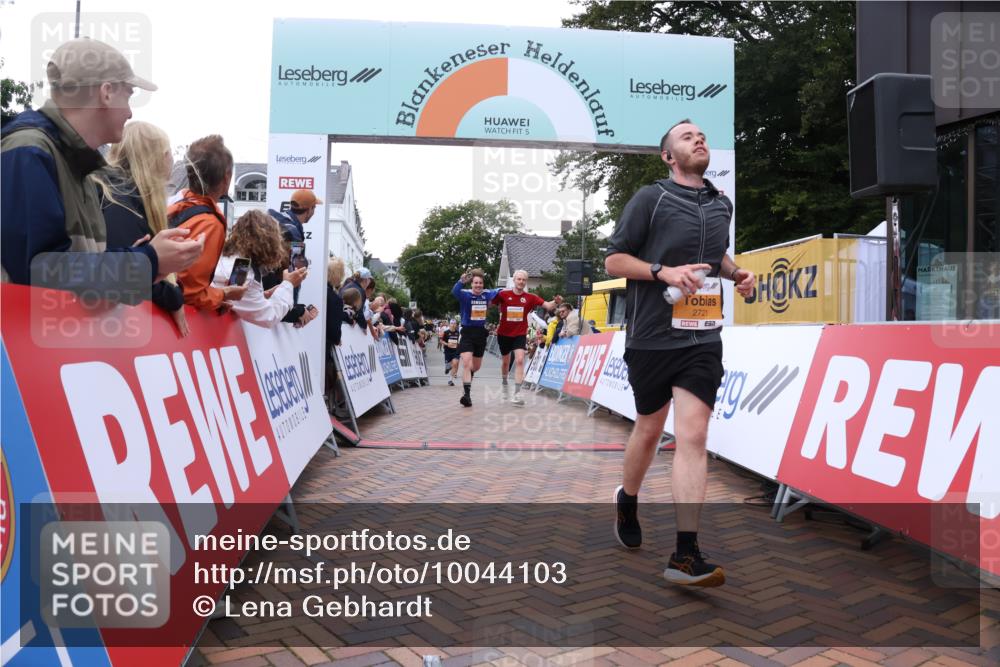 30.08.2026 - Blankeneser Heldenlauf Lena Gebhardt http://msf.ph/oto/10044103 30.08.2026 11:49:47 Ziel 2261, 2267, 2365, 2657, 2721, 2960 meine-sportfotos.de