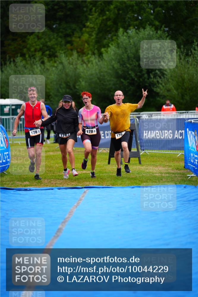 30.08.2026 - Elbe Triathlon Hamburg LAZAROV Photography http://msf.ph/oto/10044229 30.08.2026 16:42:17 Ziel  meine-sportfotos.de