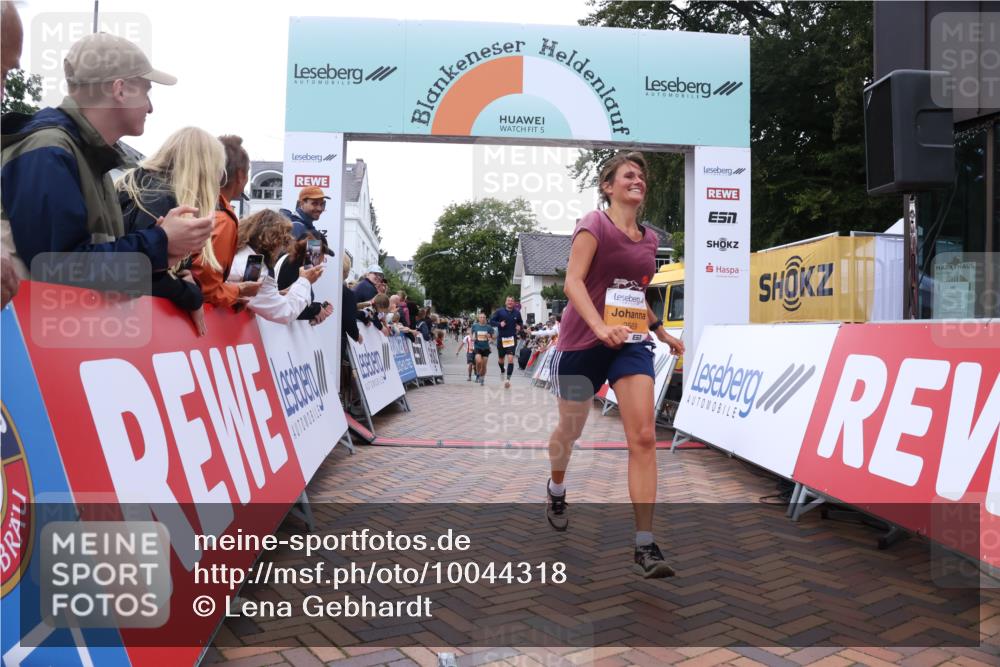 30.08.2026 - Blankeneser Heldenlauf Lena Gebhardt http://msf.ph/oto/10044318 30.08.2026 11:49:54 Ziel 2054, 2261, 2365, 2550, 2569, 2617, 2960 meine-sportfotos.de