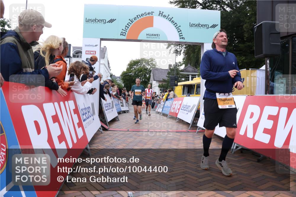 30.08.2026 - Blankeneser Heldenlauf Lena Gebhardt http://msf.ph/oto/10044400 30.08.2026 11:49:57 Ziel 2054, 2178, 2365, 2550, 2569, 2617, 2674 meine-sportfotos.de