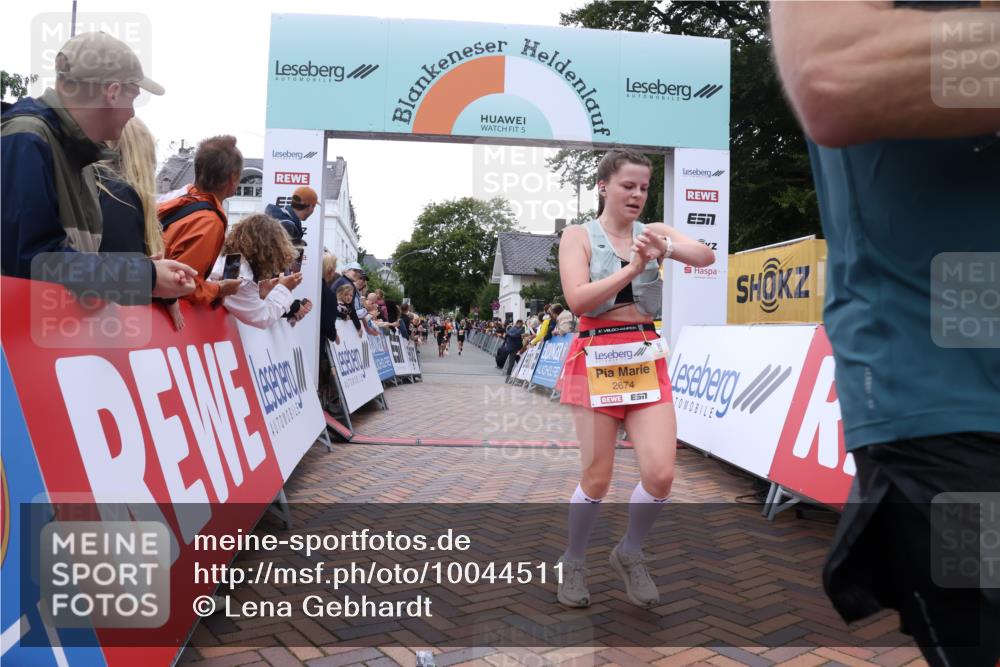 30.08.2026 - Blankeneser Heldenlauf Lena Gebhardt http://msf.ph/oto/10044511 30.08.2026 11:50:01 Ziel 2054, 2178, 2550, 2569, 2617, 2674 meine-sportfotos.de