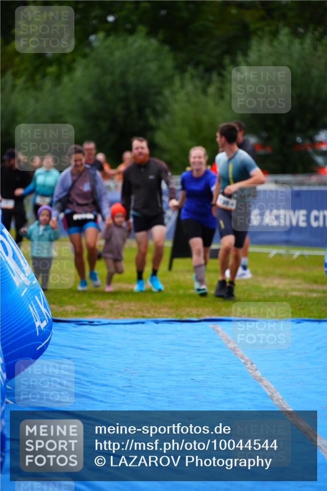 30.08.2026 - Elbe Triathlon Hamburg LAZAROV Photography http://msf.ph/oto/10044544 30.08.2026 16:45:11 Ziel  meine-sportfotos.de