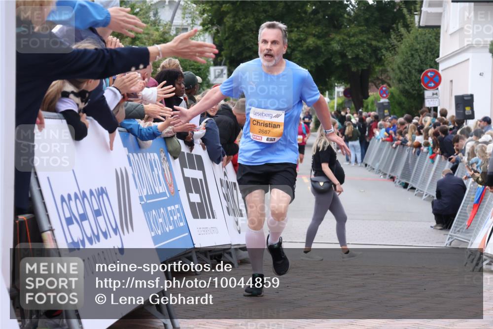 30.08.2026 - Blankeneser Heldenlauf Lena Gebhardt http://msf.ph/oto/10044859 30.08.2026 11:50:25 Ziel 2017, 2060, 2220, 2243, 2687 meine-sportfotos.de